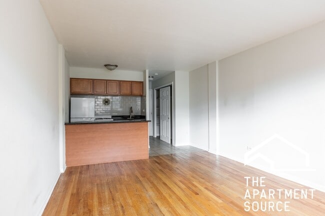 Photo - 5847 N Winthrop Ave Unit 101