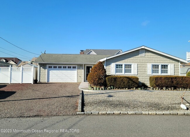 Building Photo - 805 Forepeak Dr