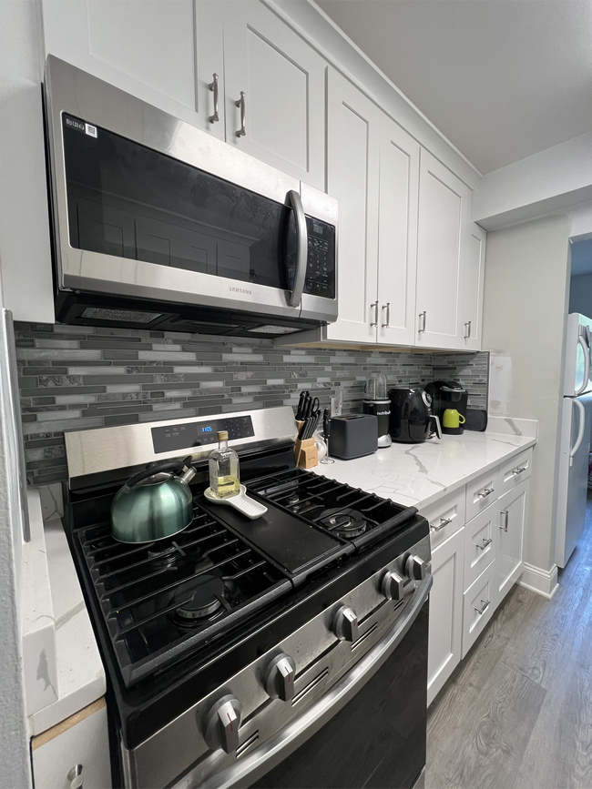 Building Photo - 1531 Colonial Dr Unit 201 Rental