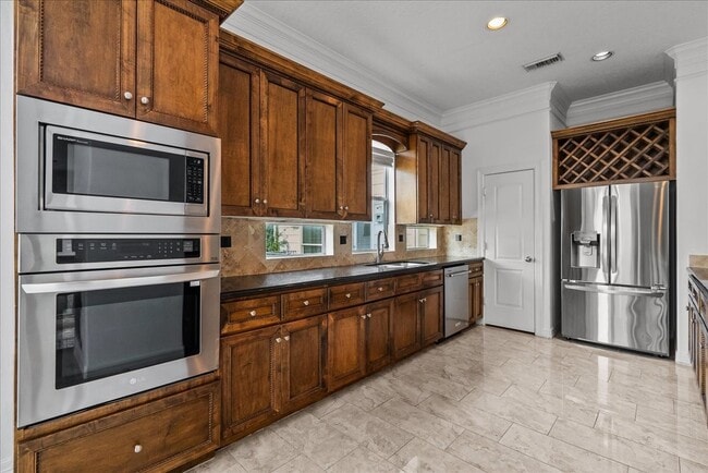 Photo - 6118 Tyne St