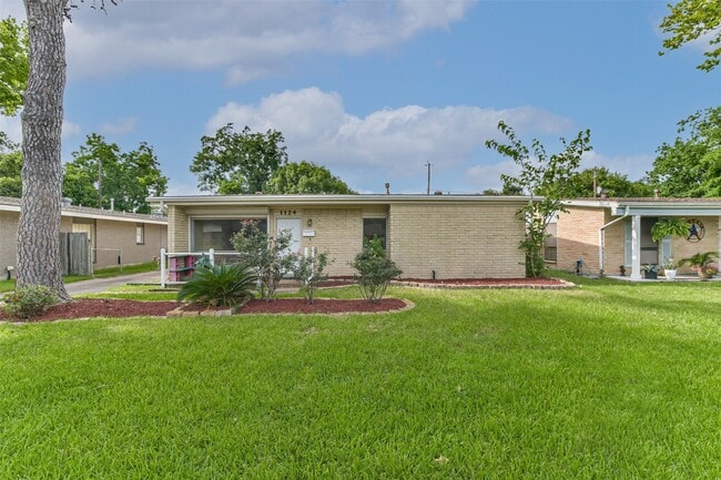 Building Photo - 1124 Helen Dr Rental