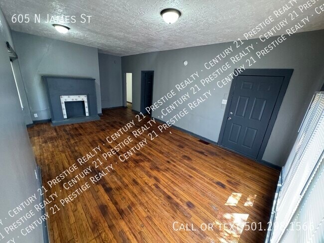 Photo - 605 N James St
