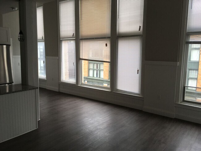 Photo - 238 N George St Unidad 201