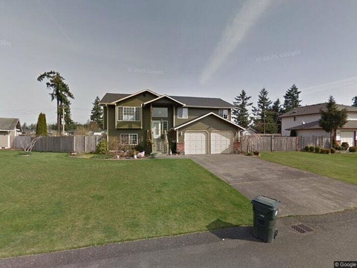 Wonderful 3+ Bedroom Split-Level Home w/AC... - Wonderful 3+ Bedroom Split-Level Home w/AC...