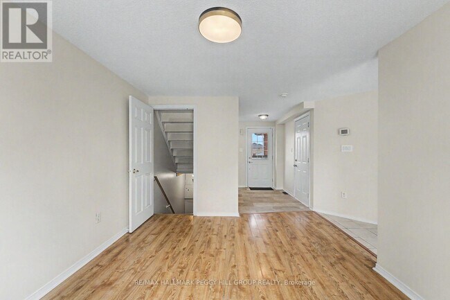 Photo - 334 Dunsmore Ln