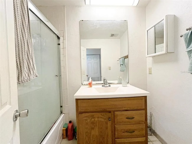 Photo - 2811 SW Archer Rd Unidad T