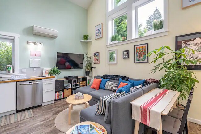 Photo - 755 NE Buffalo St