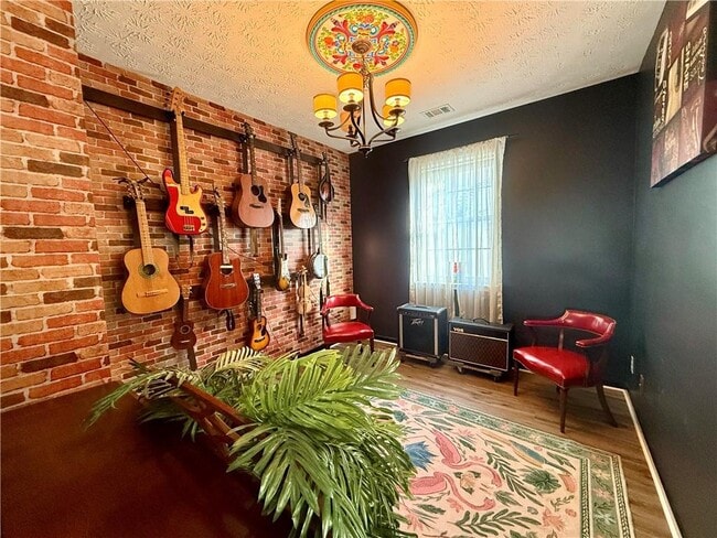 Photo - 968 Windcroft Cir NW