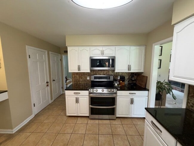 8424 Holiday Hills Dr