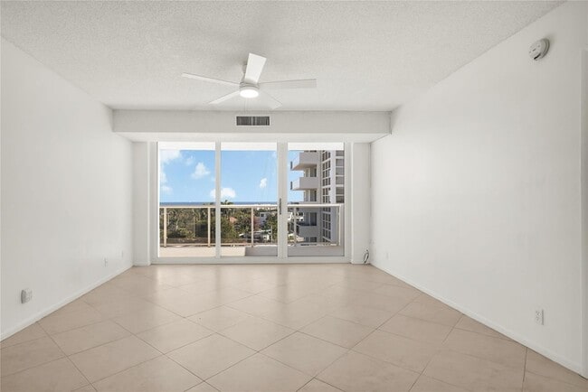 Photo - 2715 N Ocean Blvd Unidad 7D