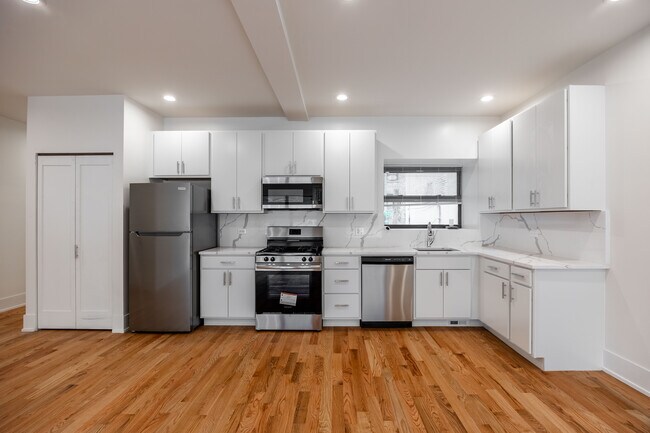 Photo - 652 W Gordon Ter