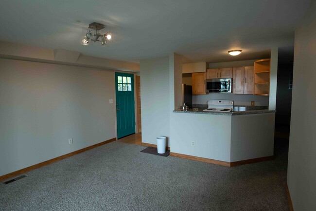 Photo - 916 Hilldale Ave