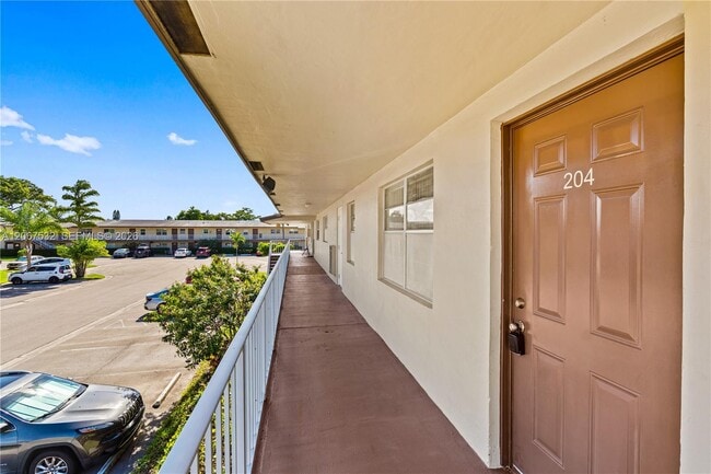 Photo - 7305 NW 5th Ct Unidad 204