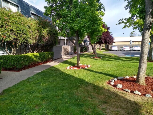 Photo - Hunter's Landing Apartments