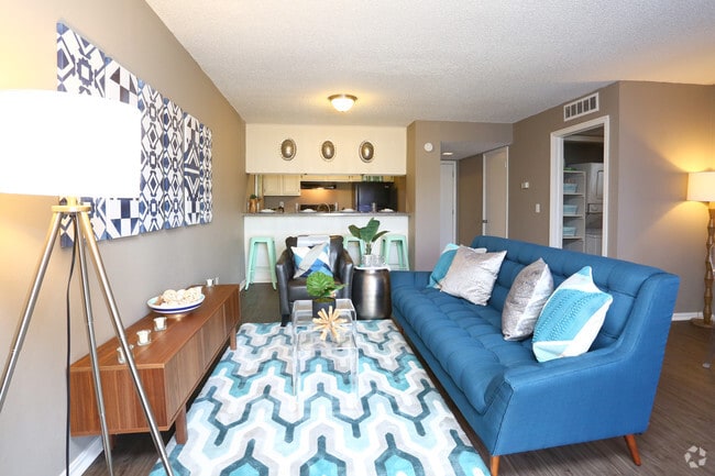 2BR, 2BA - 1060SF - Living Area - The Retreat at Lakeside