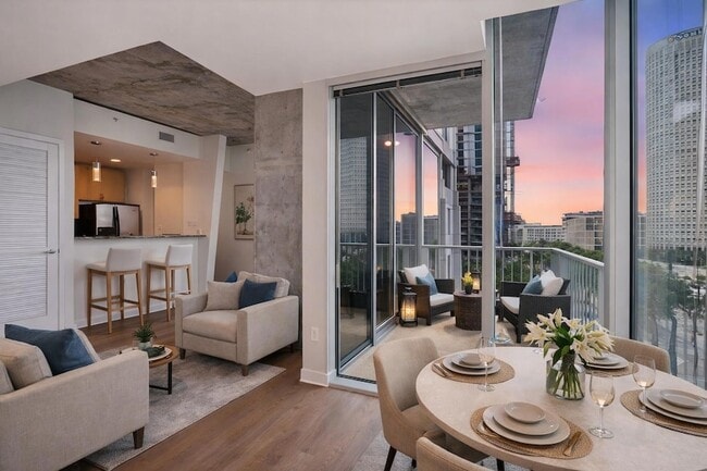 Building Photo - 777 N Ashley Dr Unit 502