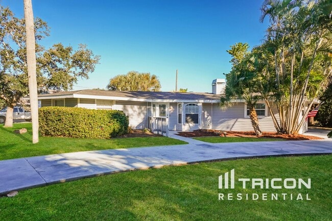 Building Photo - 5560 Waneta Pl