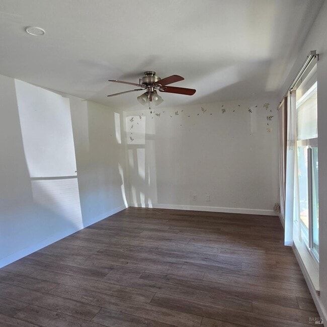 Photo - 786 Lovers Ln