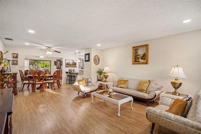 Photo - 901 Gannet Ave NW