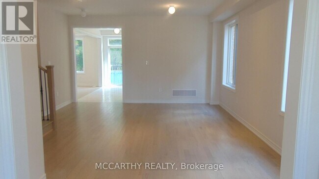 Photo - 496 Black Cherry Cres