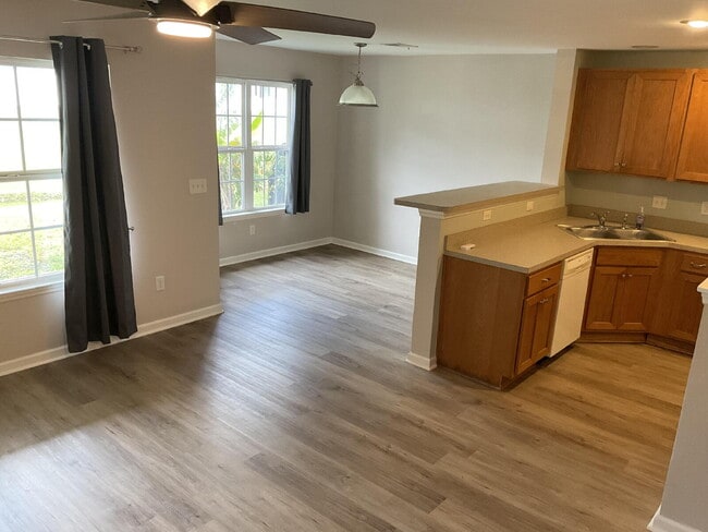 Photo - Adorable 2 Bedroom Townhome in Azalea Square