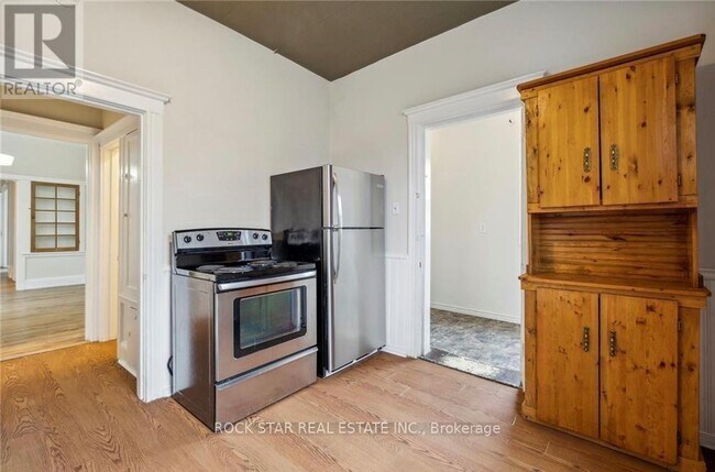 Photo - 51 Smith Ave Unité Main