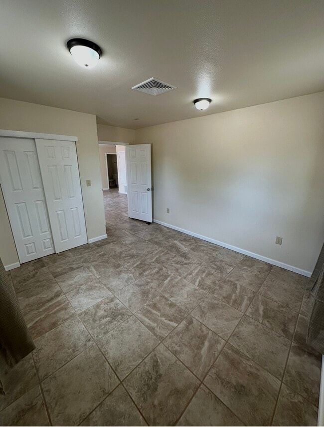 Room 1 - 301 Alamosa Unit 1