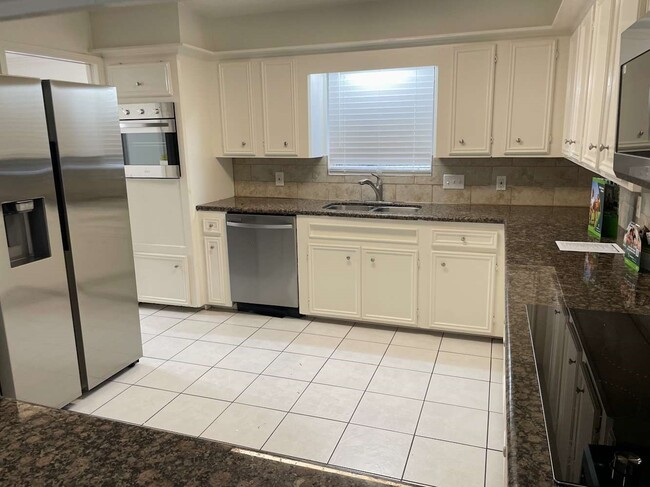 Photo - 3822 Stillview Dr