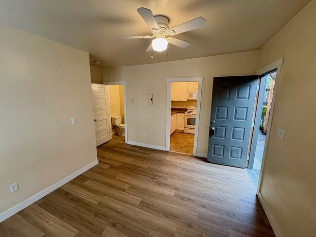 Building Photo - WESTLING RAINIER AVE S Unit 6