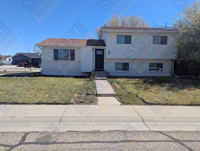 Building Photo - 3107 Scott Dr