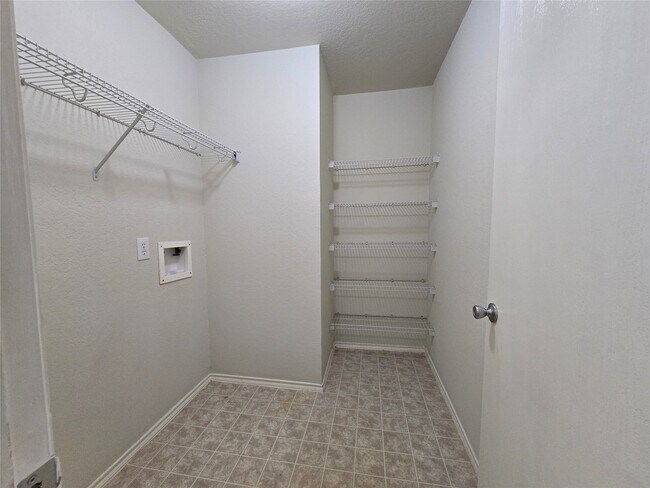 Photo - 6527 Fairbrook Park Ln