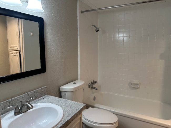 Photo - 3754 W Buckingham Rd Unidad 103