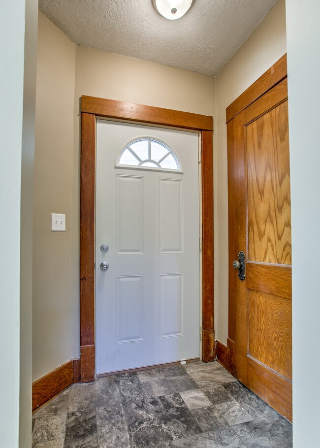 Photo - 4156 Cuming St