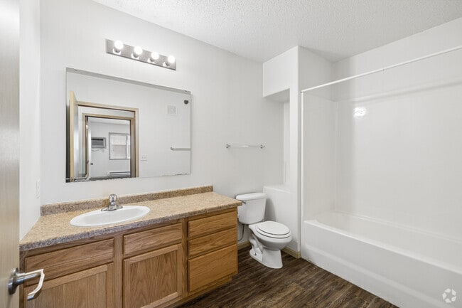 4BR, 3BA - 1,470SF - Third Bathroom