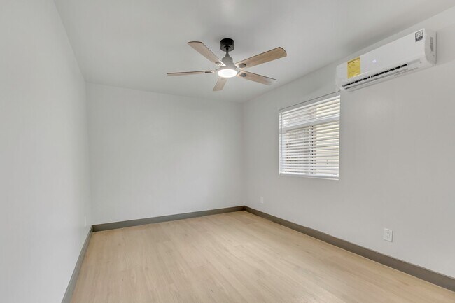 Photo - 13754 Rosedale Hwy Unit 1