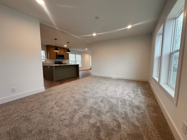 Photo - 15 Cavalier St N