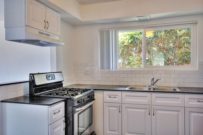 Photo - 6584 Del Playa Dr Unidad B