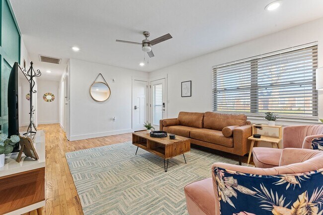 Photo - 407 NW H St