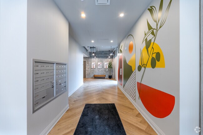 Interior Photo - 11 Robert