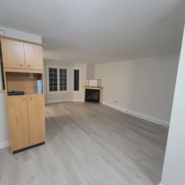 Photo - 430 Yves St Unit 1