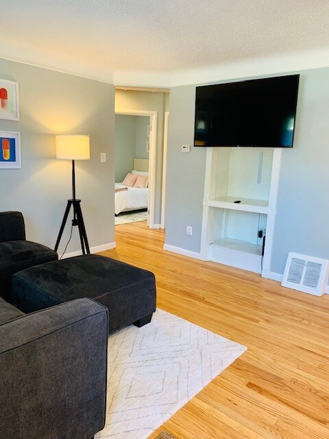 Photo - 931 Baxter Ave