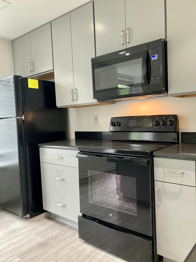 Oven with air fryer - 658 15th St S Unit B