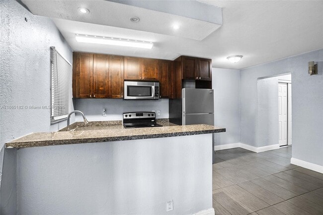 Photo - 37 SW 14th St Unidad 5