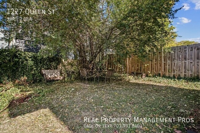 Photo - 1227 Queen St