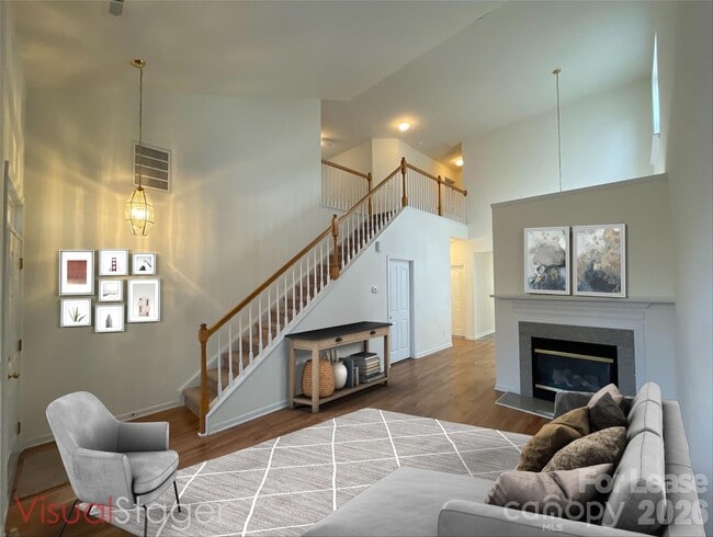 Photo - 9040 Holland Park Ln