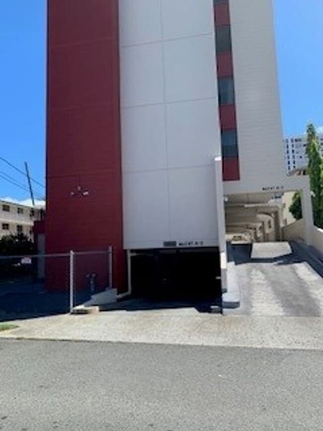 Building Photo - Makiki Apartment - 2 bedroom, 1 bath with ...