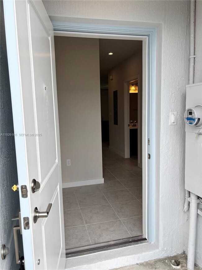 Photo - 551 NW 10th St