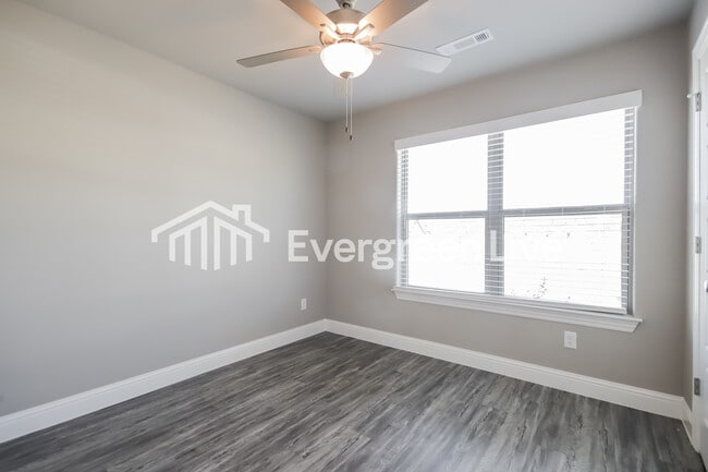 Photo - 600 E Osage Trce