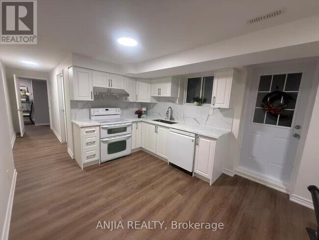 Photo - 2482 Robin Dr