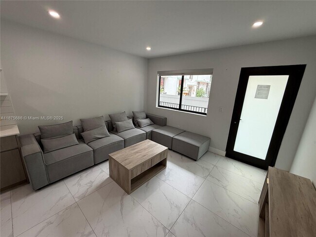 Photo - 944 Jefferson Ave Unit 4